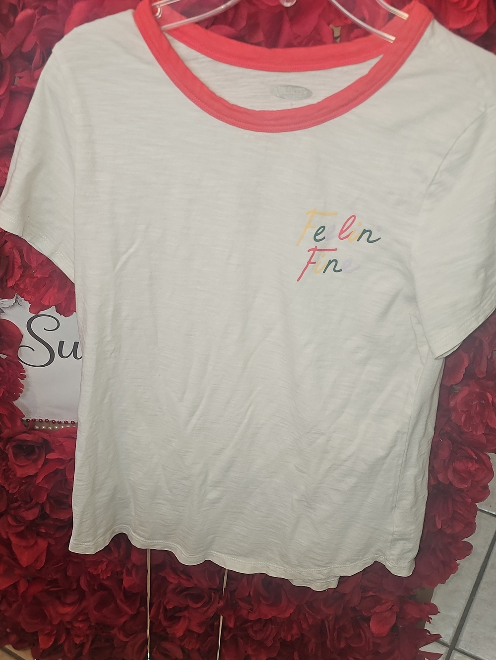 Old Navy White Short Sleeve Tee with Red Trim Size Small